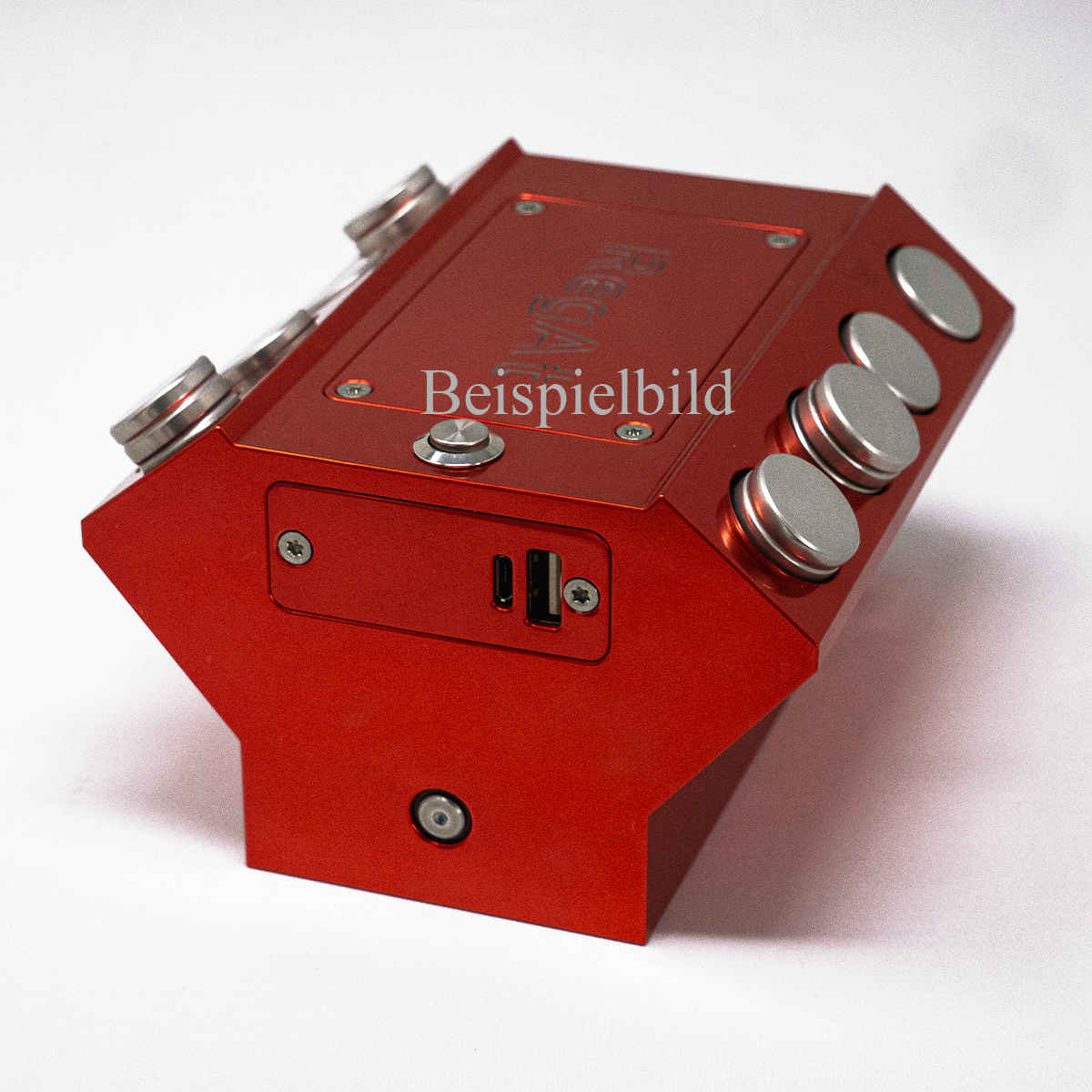 RegAtor V8 Flaschenöffner mit elektrischer Kurbelwelle, Edelstahlkolben, integrierter Powerbank und beleuchtetem Schriftzug, eloxiert in Rot, Blau, Gold oder Schwarz – ideal für Messen und Motorsport-Fans.